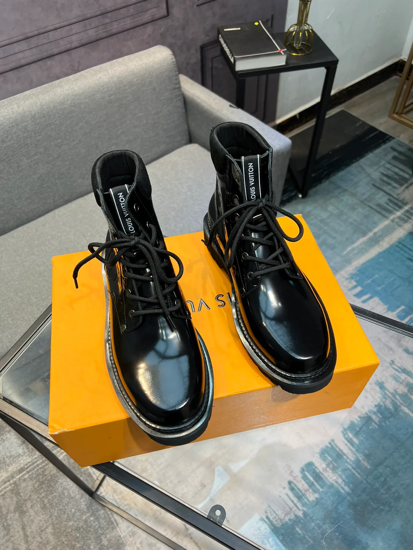 Men's shoes 💰900 L Home - the latest LV men's business casual boots, luxury and nobility are a must, all made of imported original first-layer cowhide, just to create a more comfortable wearing experience, ➕top imported water-dyed full cow lining, original high wear-resistant outsole! 👏👏 Size: Male 39-44; (38 45 46 customized)